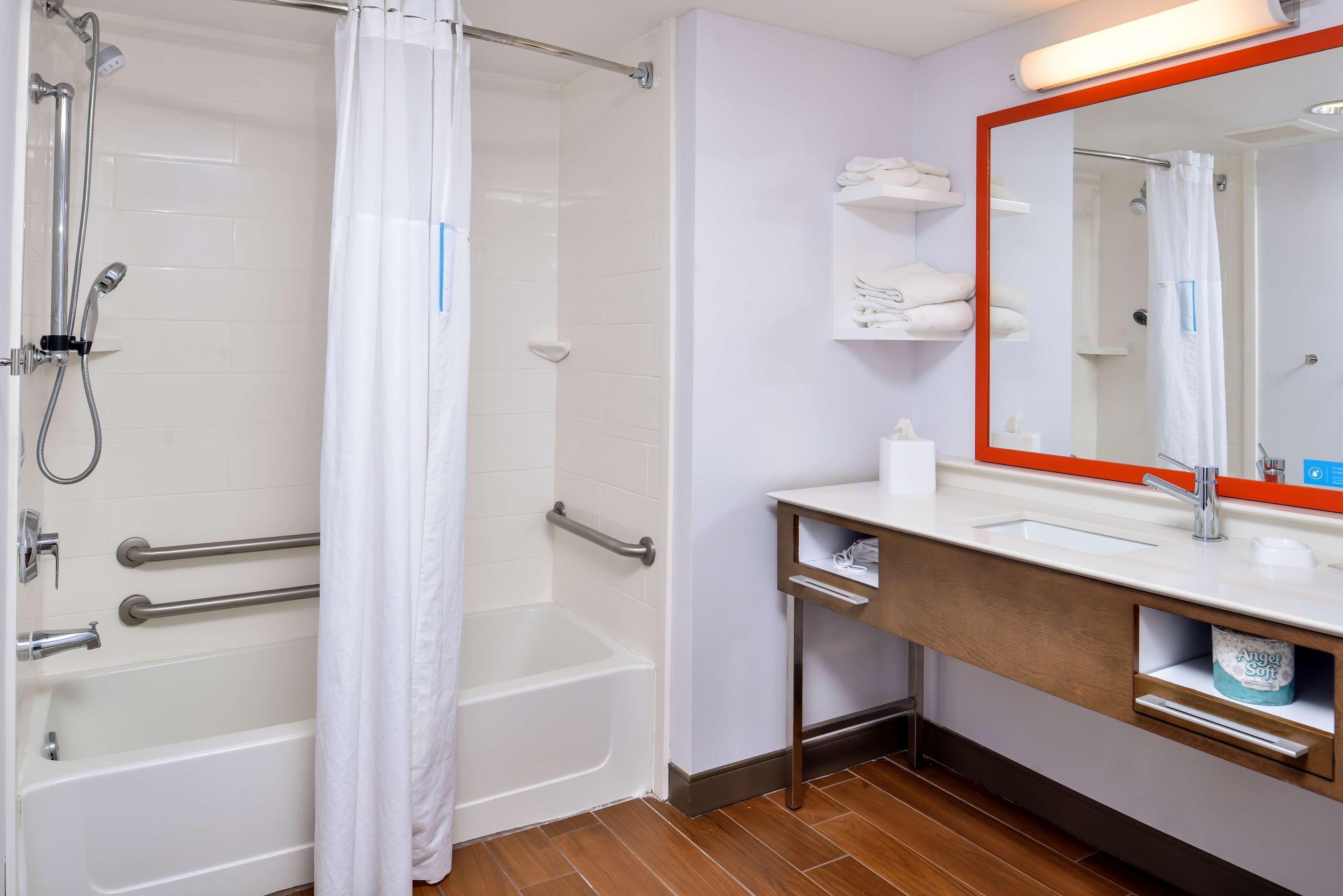Hampton Inn Эмпория Экстерьер фото