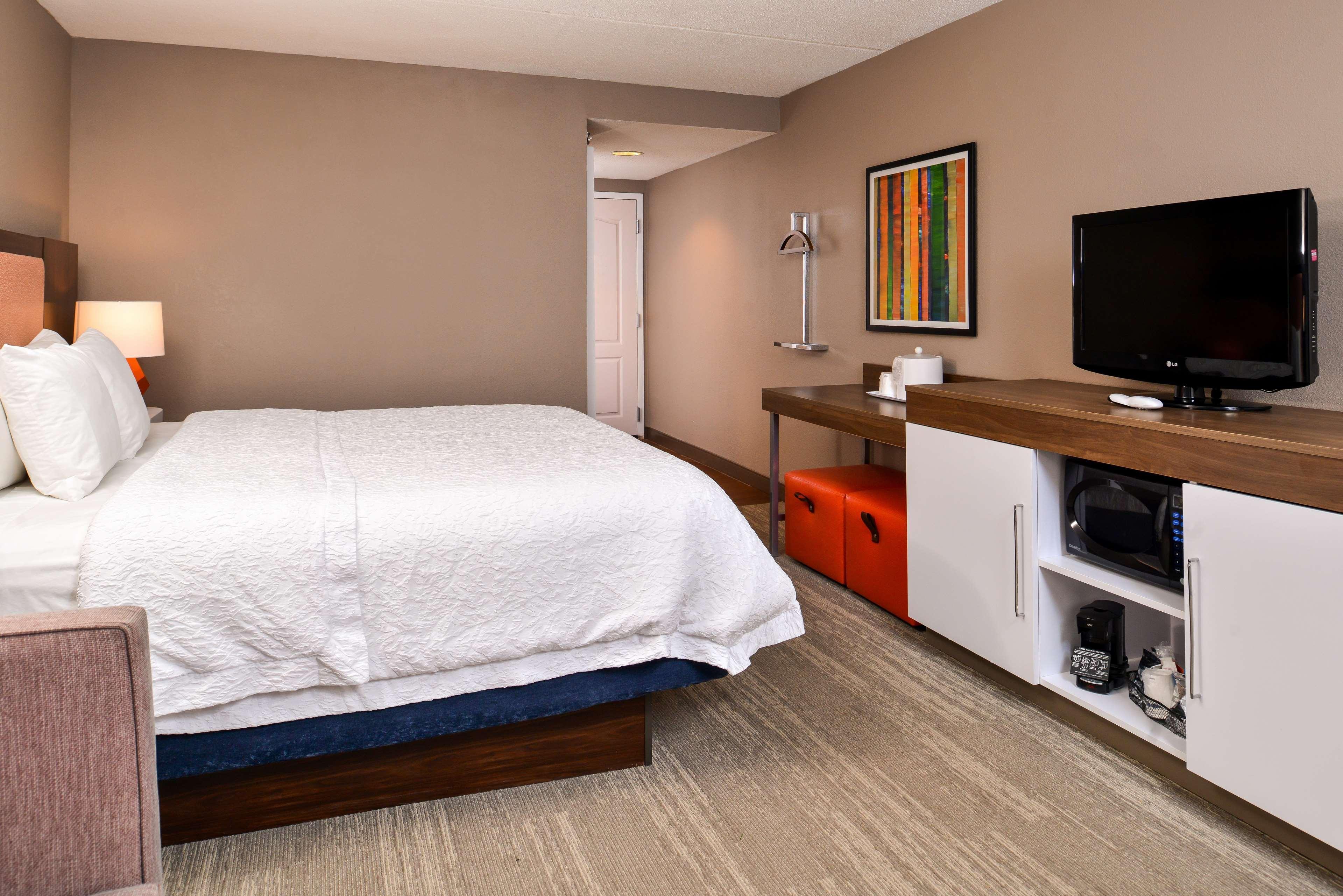 Hampton Inn Эмпория Экстерьер фото