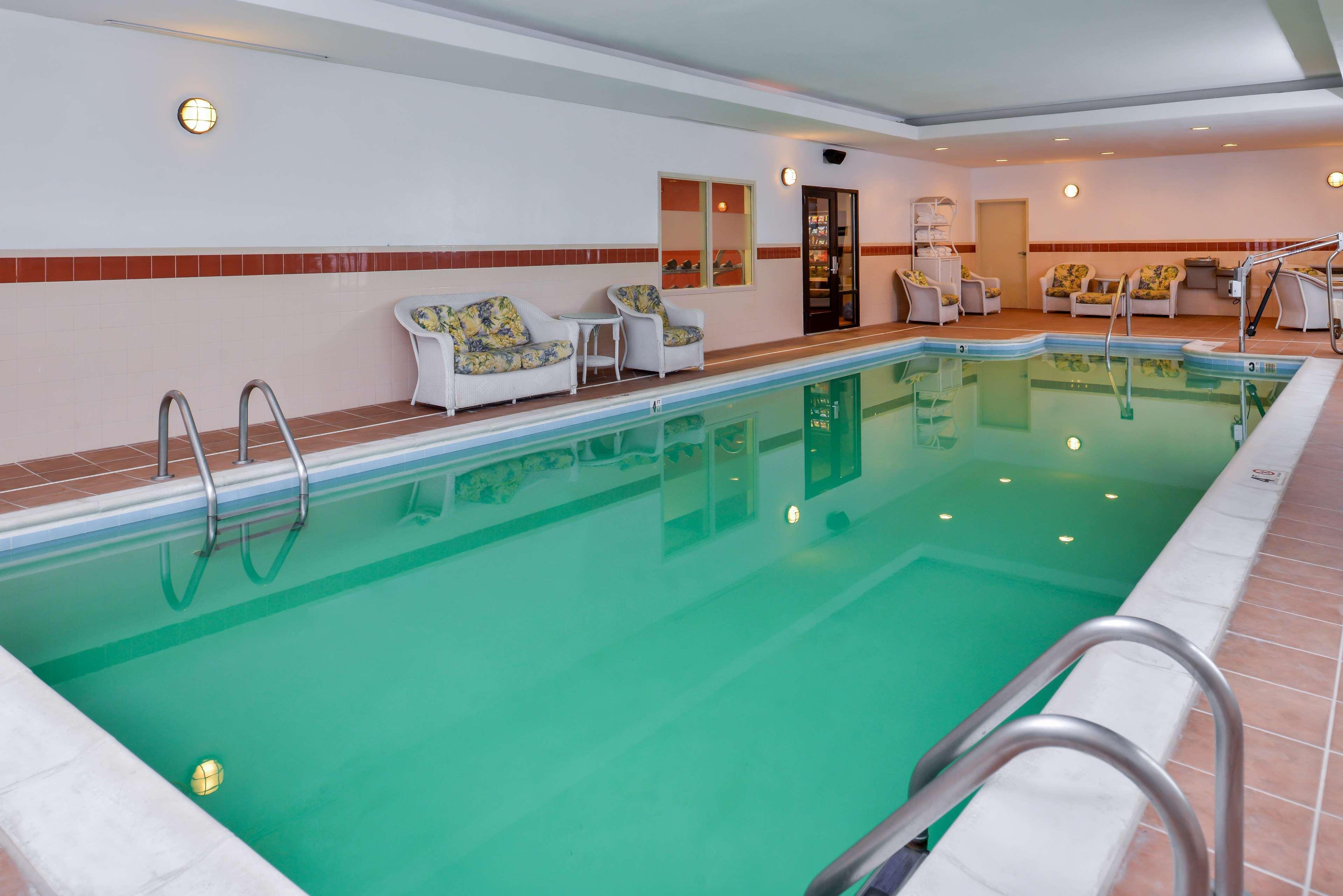 Hampton Inn Эмпория Экстерьер фото