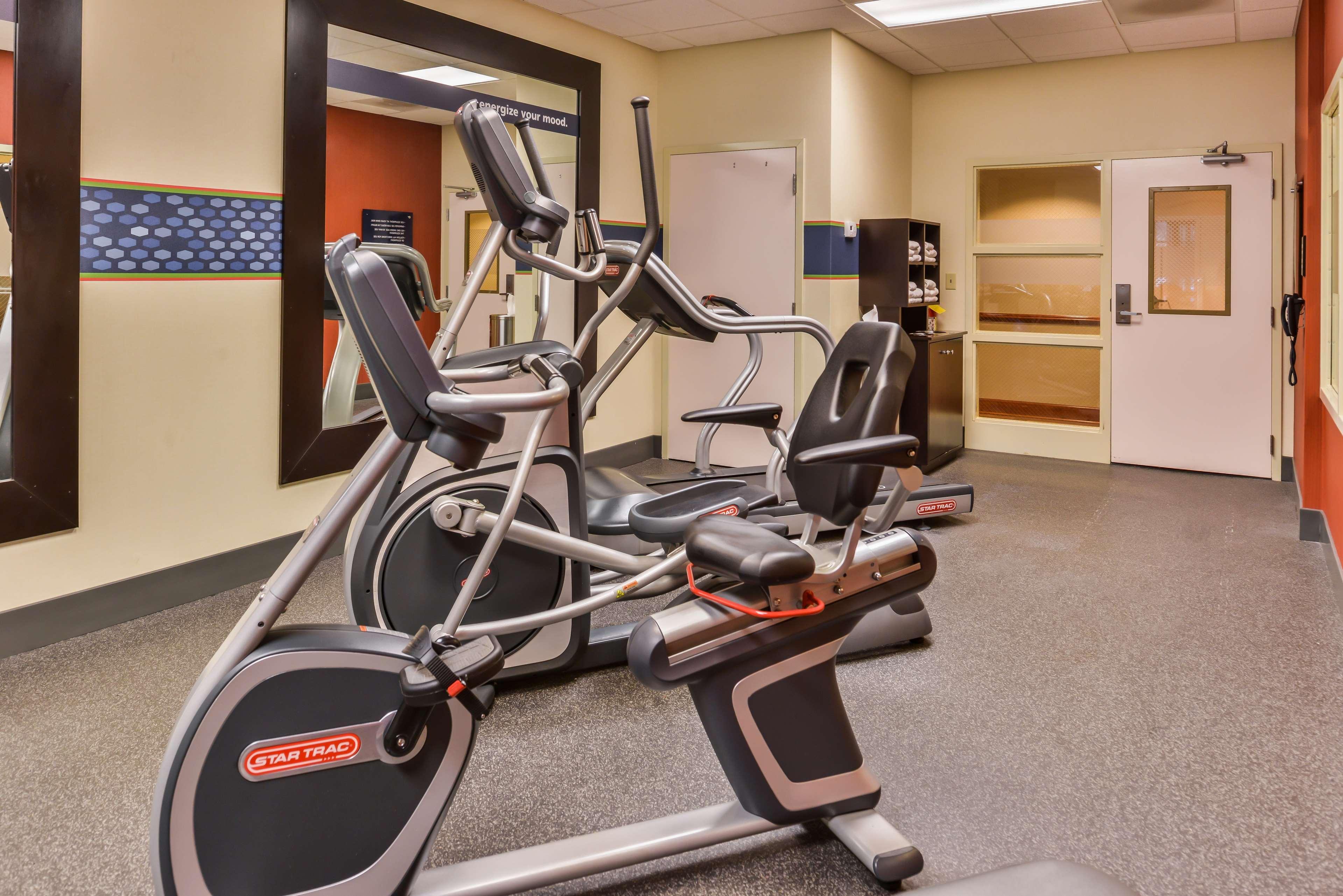 Hampton Inn Эмпория Экстерьер фото