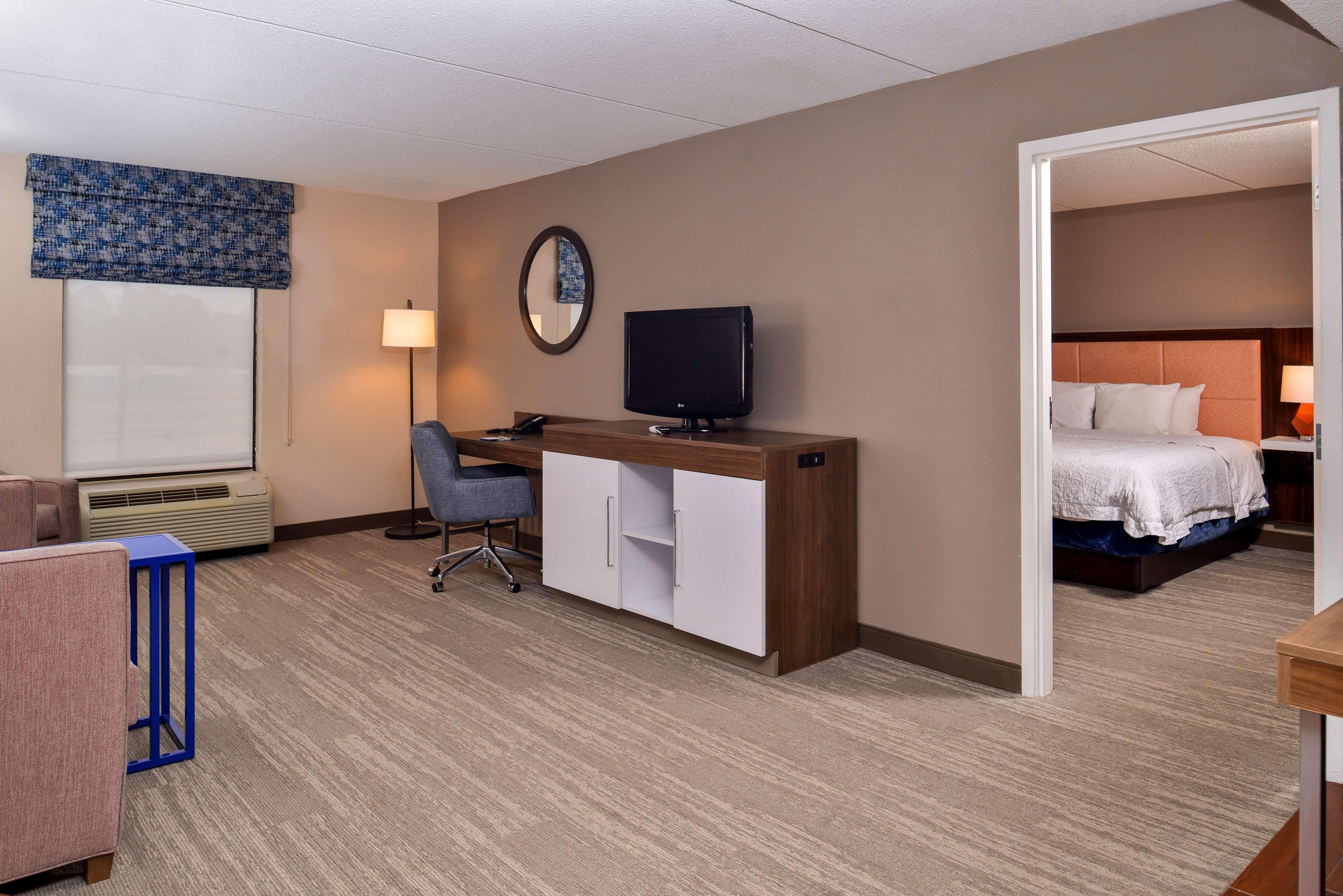 Hampton Inn Эмпория Экстерьер фото
