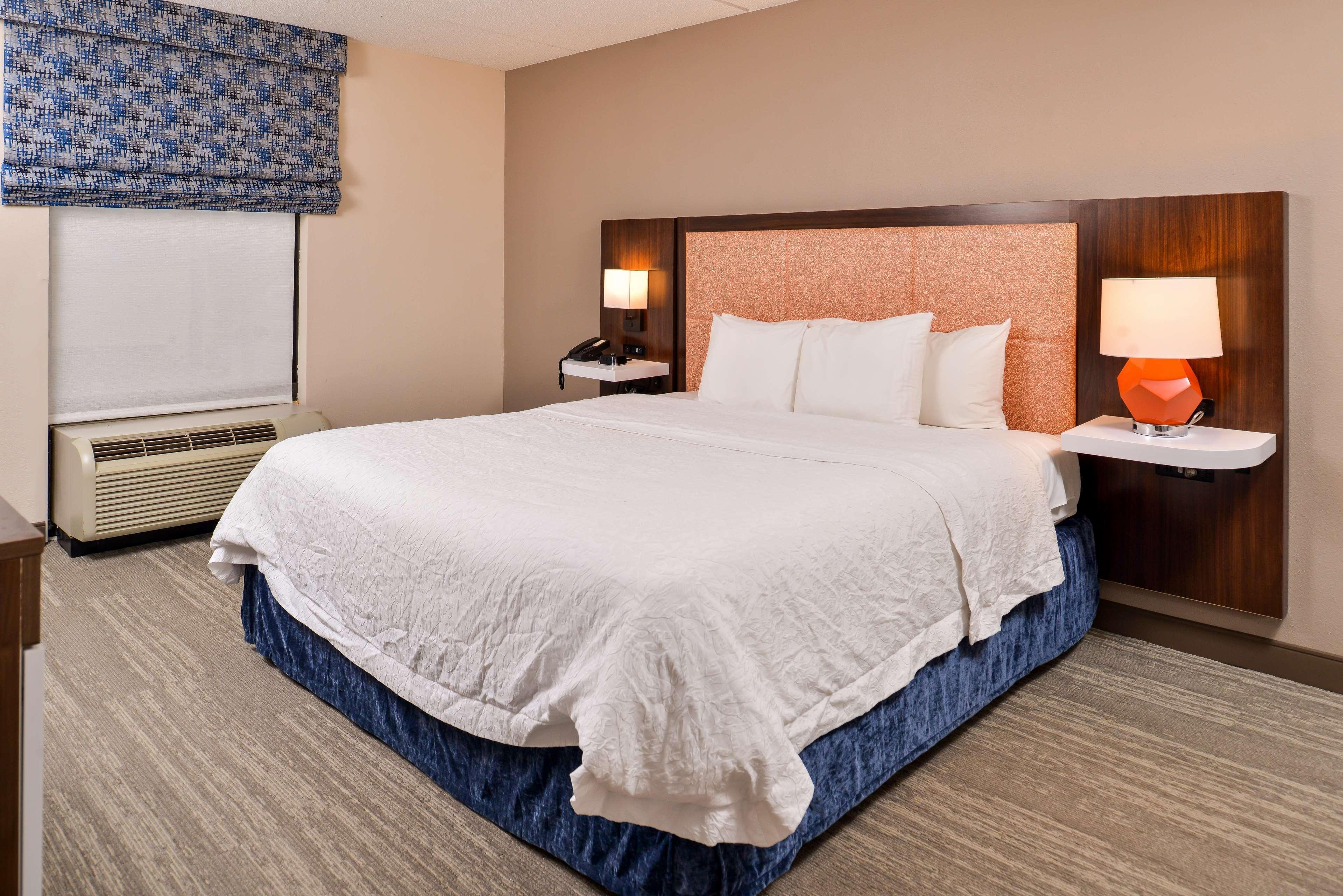 Hampton Inn Эмпория Экстерьер фото
