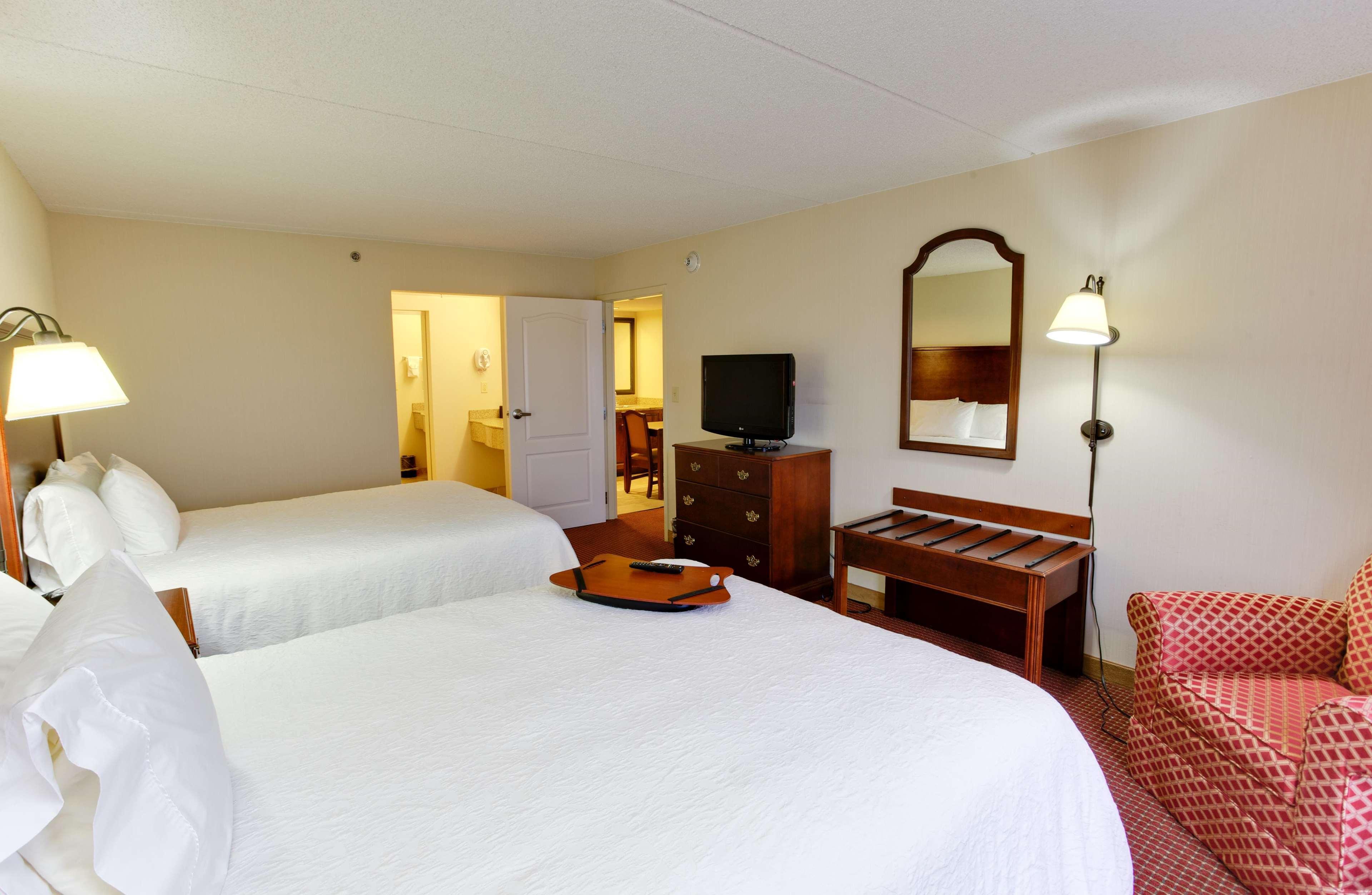 Hampton Inn Эмпория Экстерьер фото