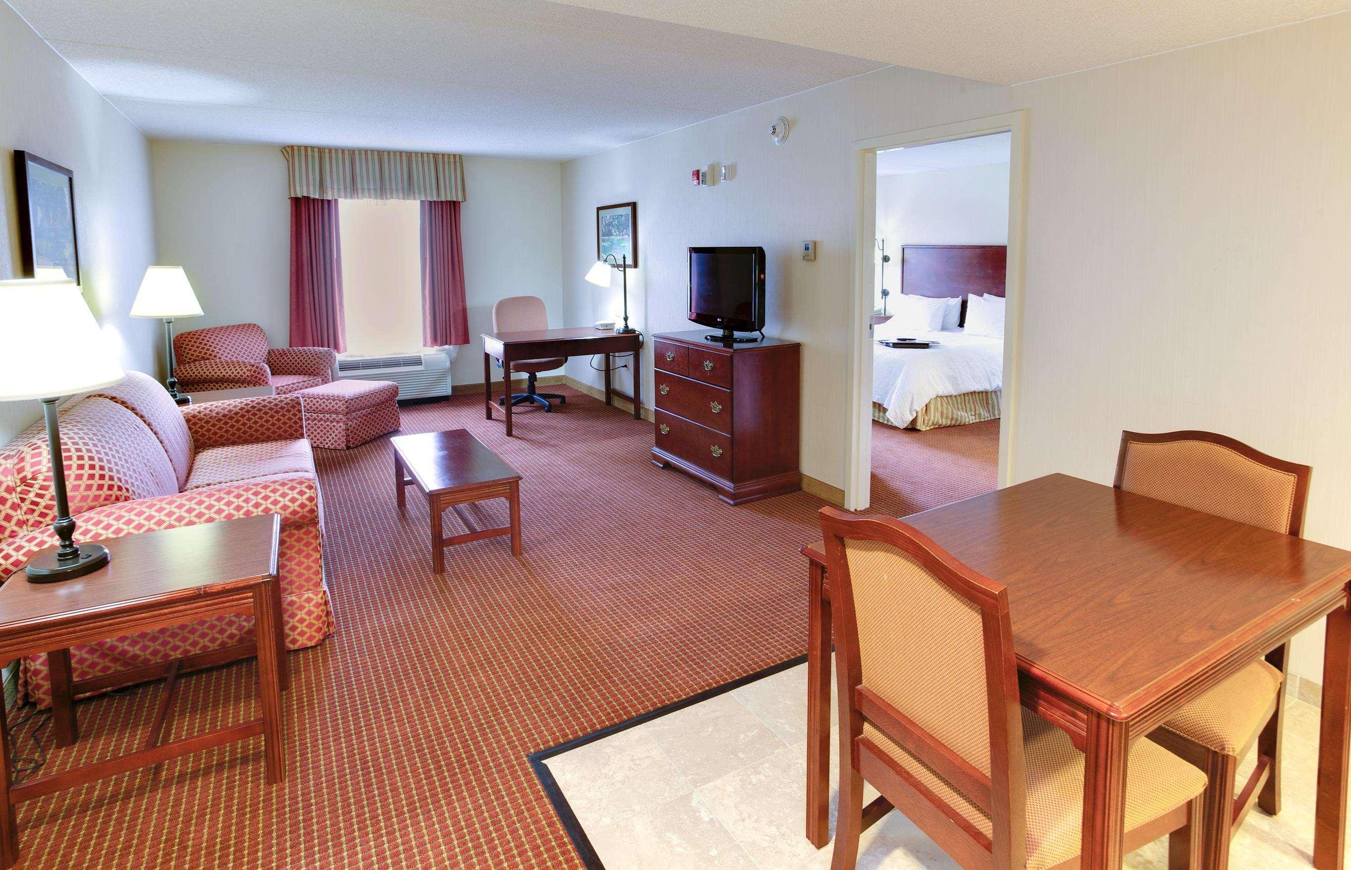 Hampton Inn Эмпория Экстерьер фото