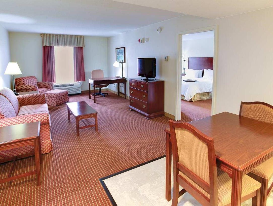 Hampton Inn Эмпория Экстерьер фото