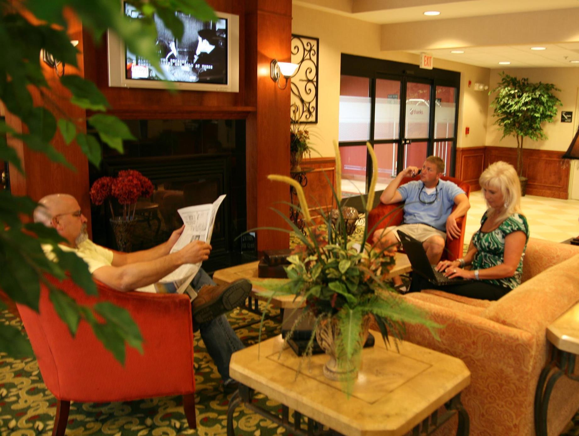 Hampton Inn Эмпория Экстерьер фото