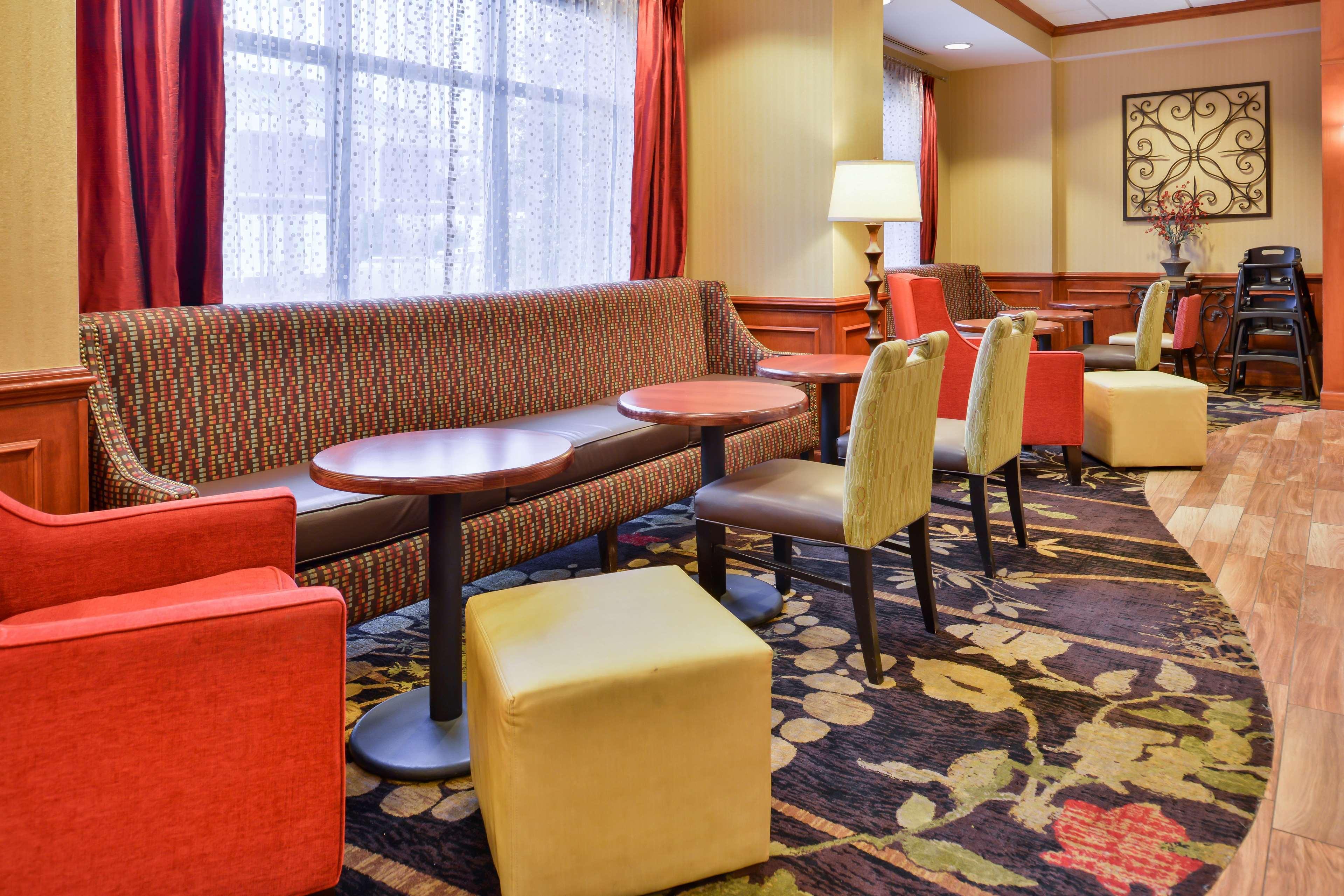 Hampton Inn Эмпория Экстерьер фото