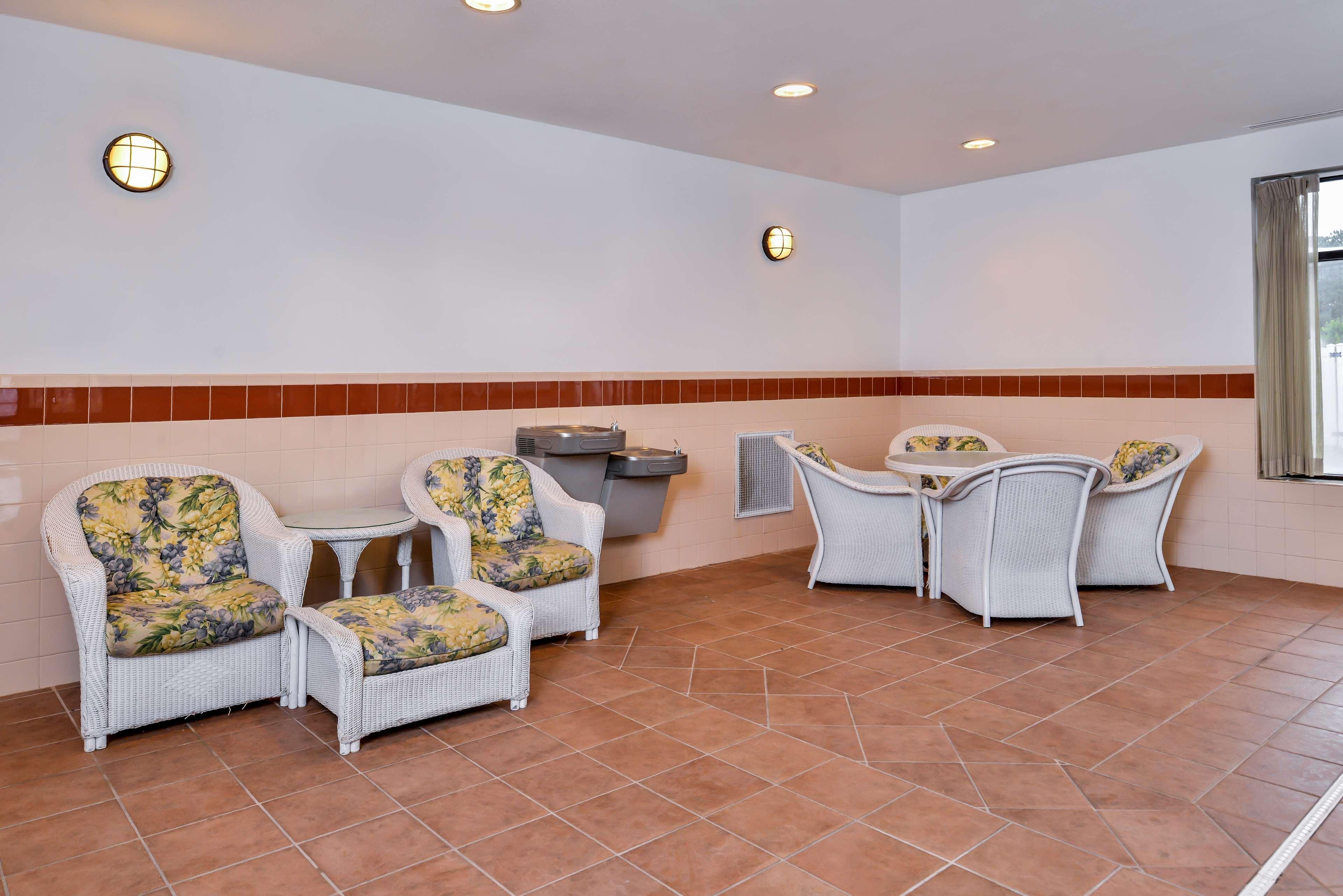 Hampton Inn Эмпория Экстерьер фото
