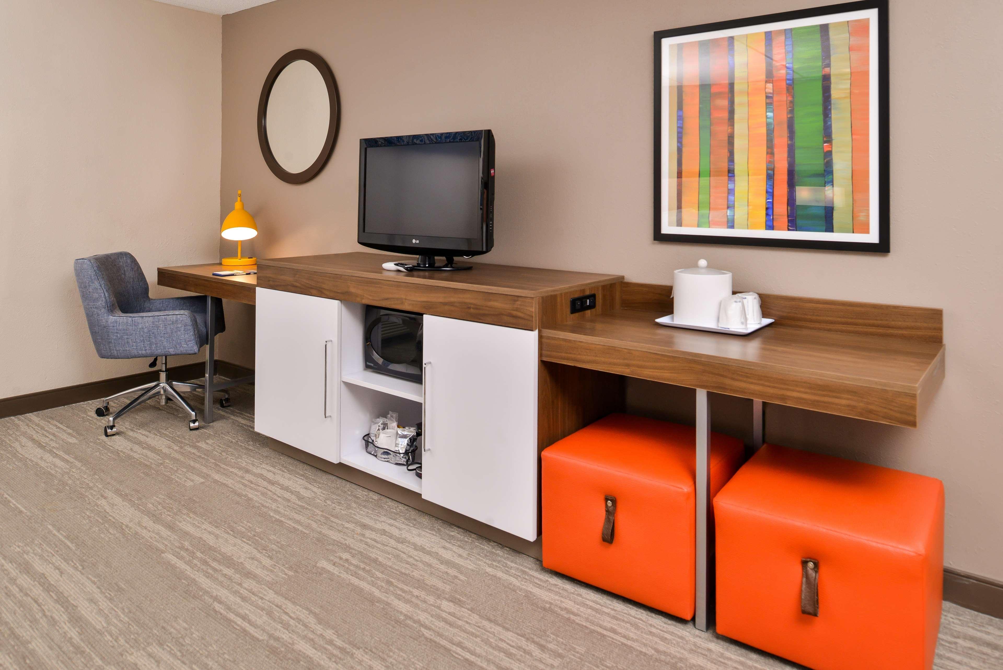 Hampton Inn Эмпория Экстерьер фото