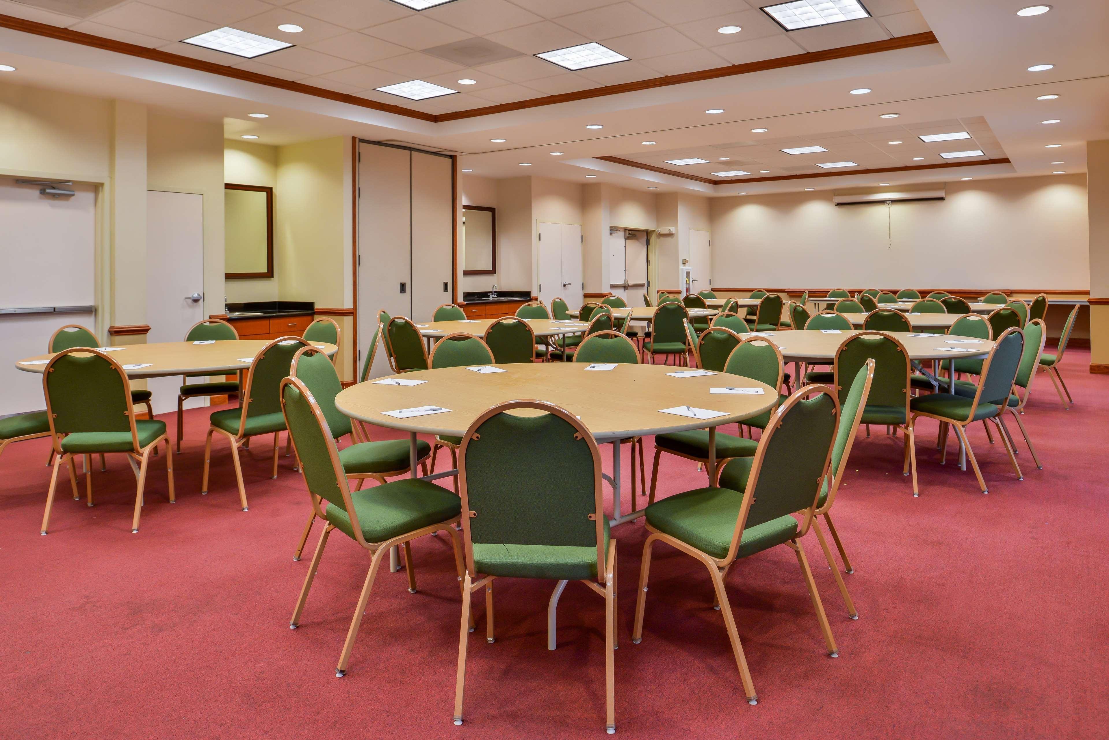 Hampton Inn Эмпория Экстерьер фото