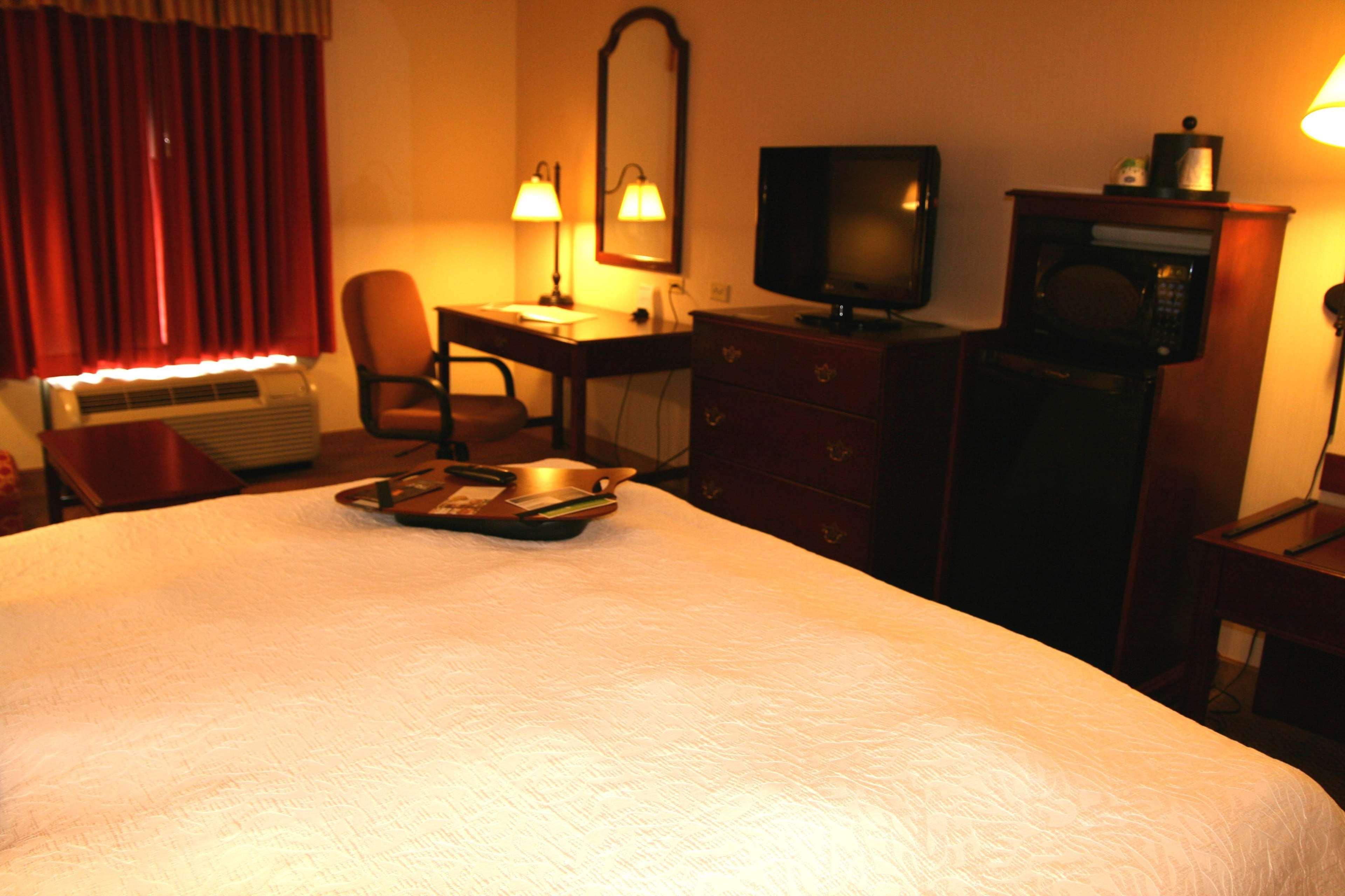 Hampton Inn Эмпория Номер фото