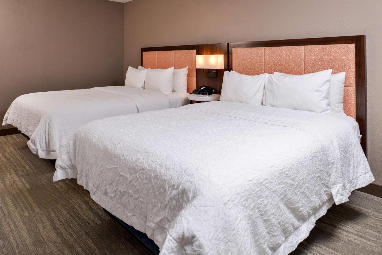 Hampton Inn Эмпория Экстерьер фото