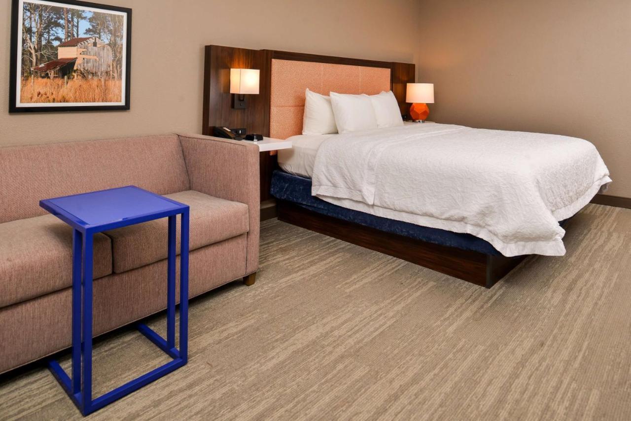 Hampton Inn Эмпория Экстерьер фото