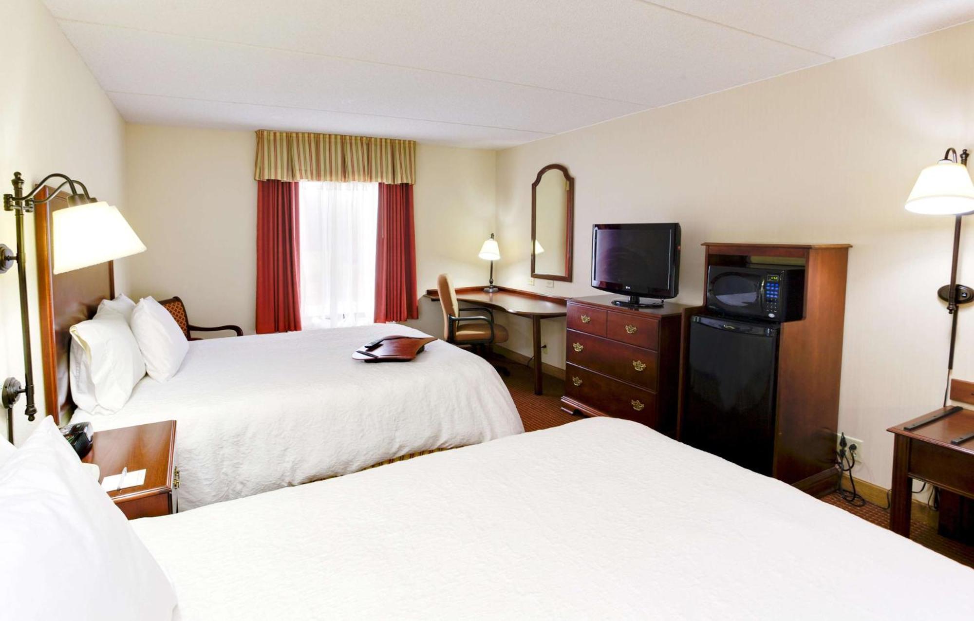 Hampton Inn Эмпория Экстерьер фото