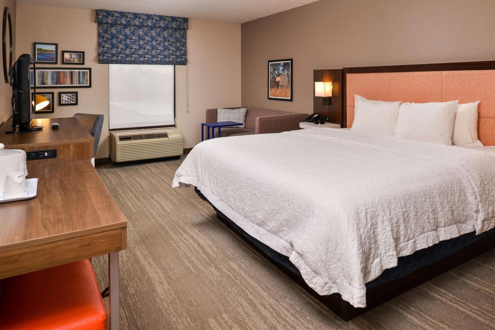 Hampton Inn Эмпория Экстерьер фото