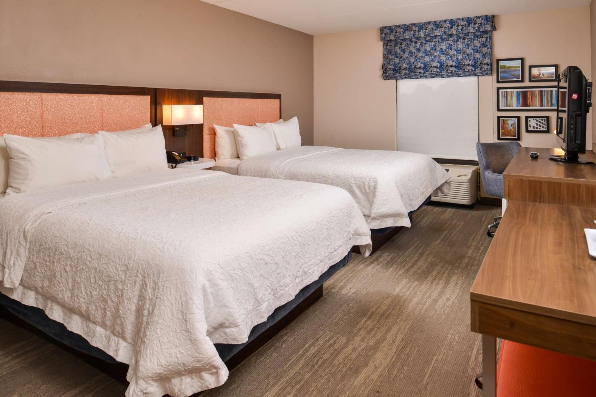Hampton Inn Эмпория Экстерьер фото