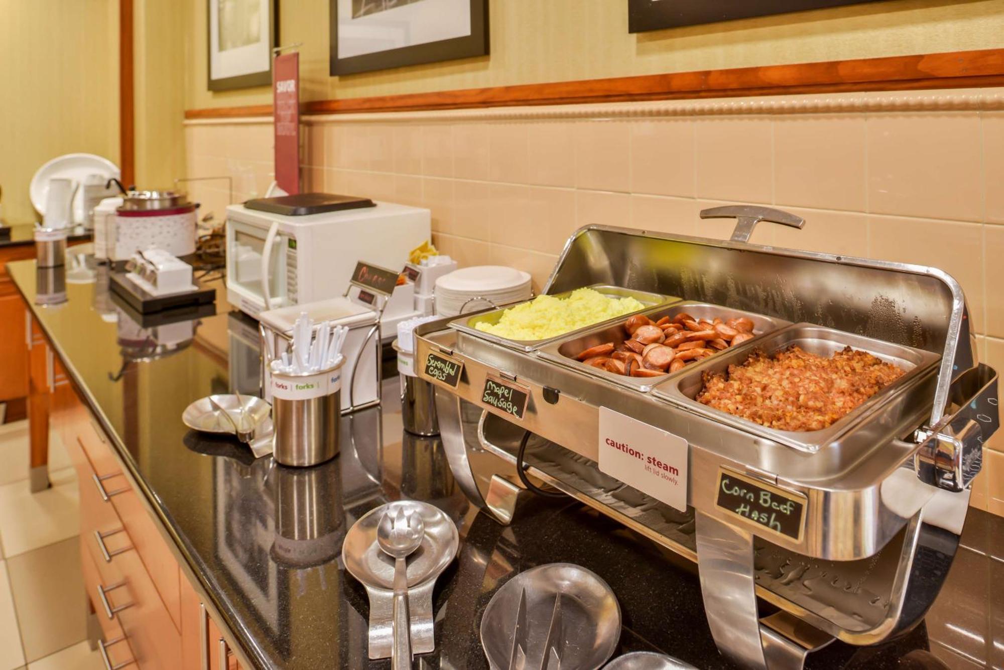 Hampton Inn Эмпория Экстерьер фото